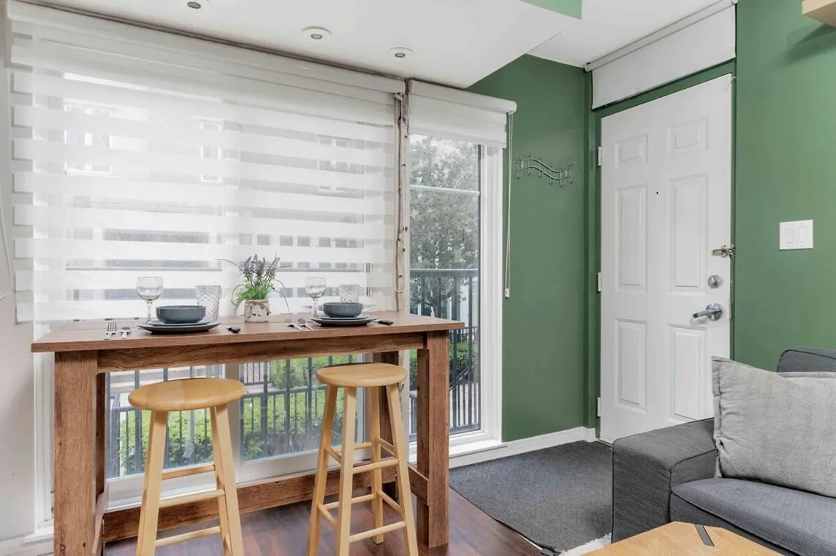 Stylish 1Bd In Liberty 5 Min Uber To Cn Tower Apartamento Toronto 0*,  Canadá