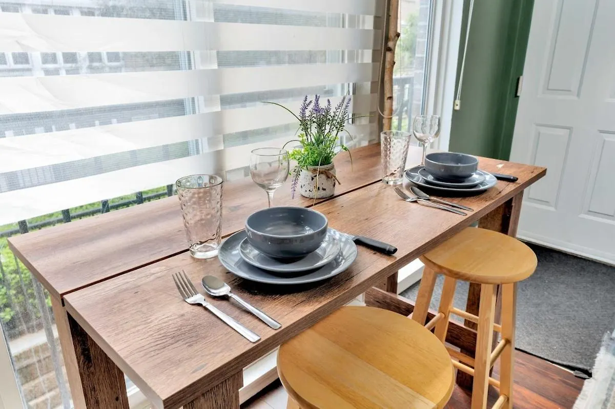 شقة Stylish 1Bd In Liberty 5 Min Uber To Cn Tower تورونتو