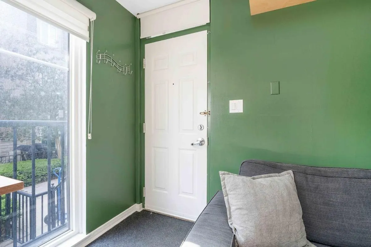 Stylish 1Bd In Liberty 5 Min Uber To Cn Tower Apartment Toronto Canada